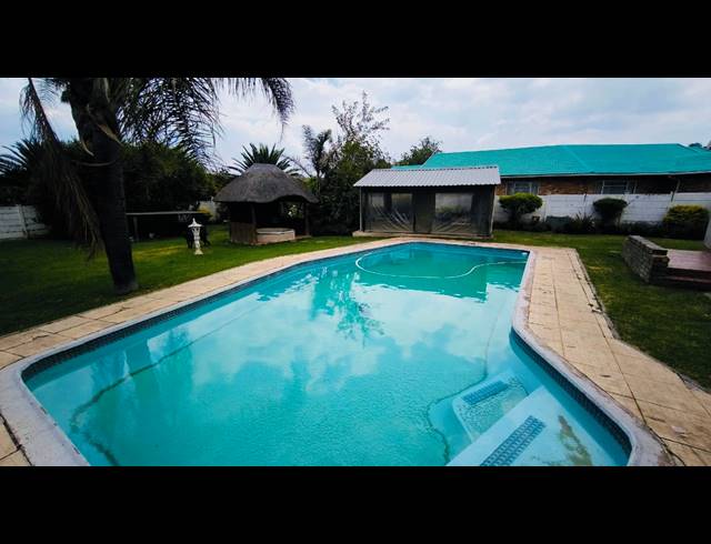 3 BEDROOM FREEHOLD FOR SALE IN BRACKENHURST